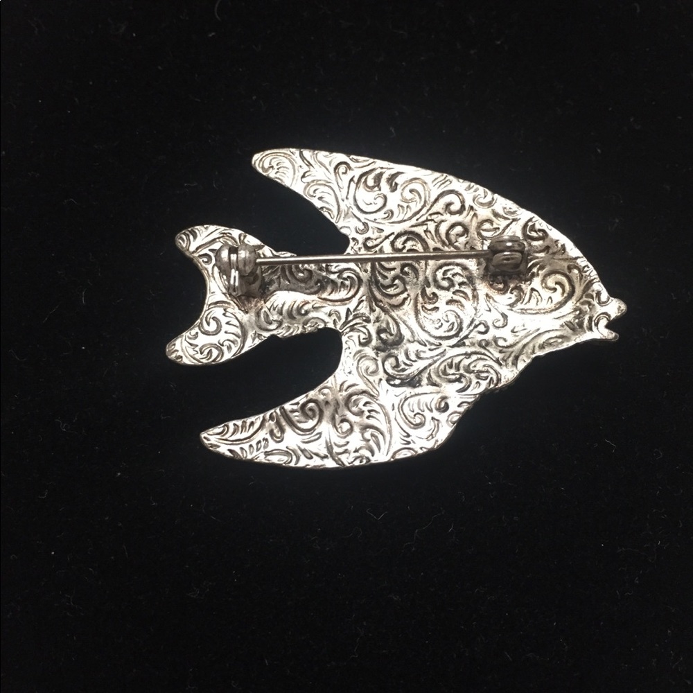 Beautiful Rhinestone Fish Brooch - Picture 4 of 8